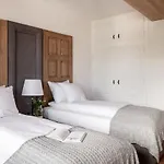 Apart-Center Motola Residence